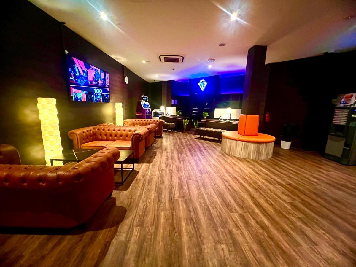 Arena Esports Hotel @ Bugis Village Singapore Bagian luar foto