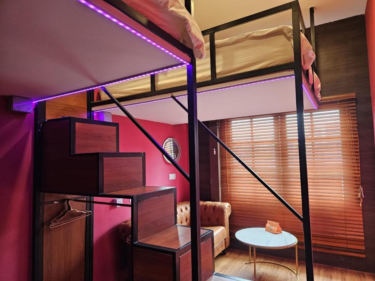 Arena Esports Hotel @ Bugis Village Singapore Bagian luar foto